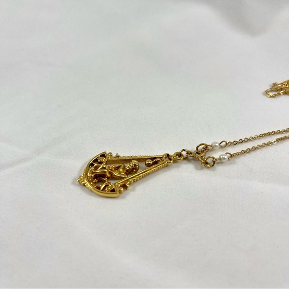 Vintage unique gold tone pendant necklace chain with faux pearls by 1928. - Picture 8 of 11